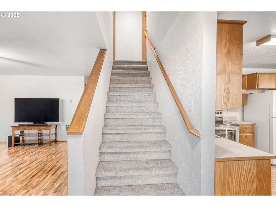 224 E Hemlock Dr, Gervais, OR 97026 - #3