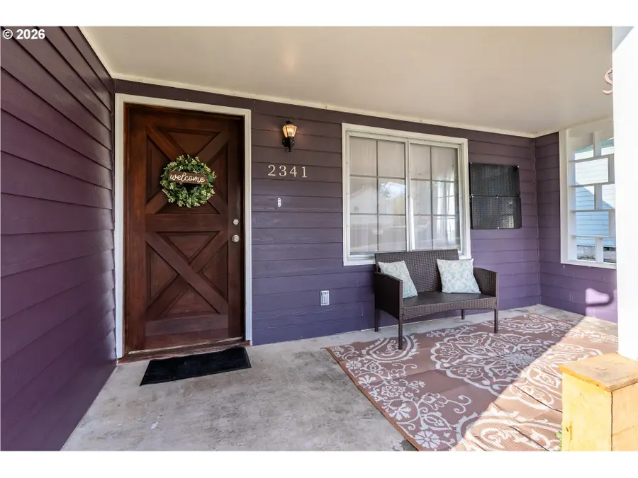 2341 W Castleman St, Longview, WA 98632 - Image #2