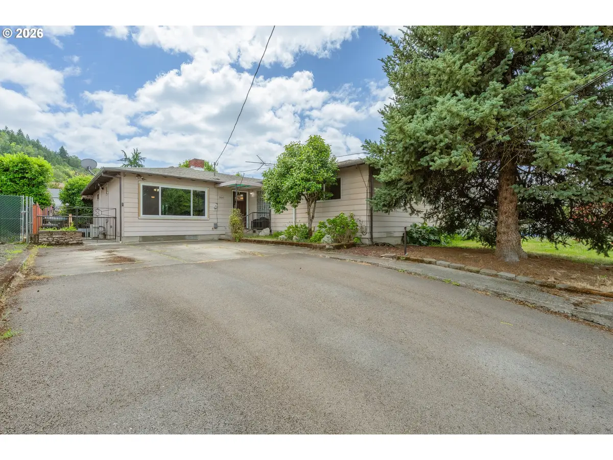 2843 W Sanders Ave, Roseburg, OR 97471 - #1