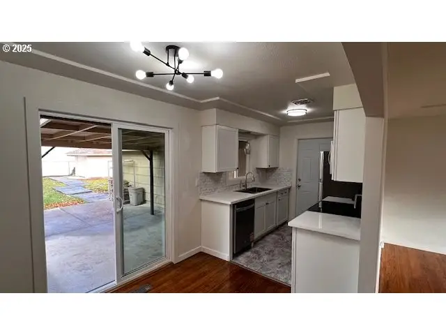 18705 NE Everett Ct, Portland, OR 97230 - Image #3