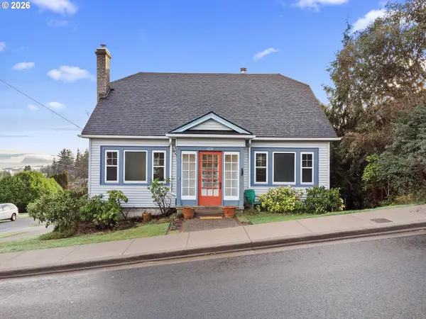 1014 8th St, Astoria, OR 97103