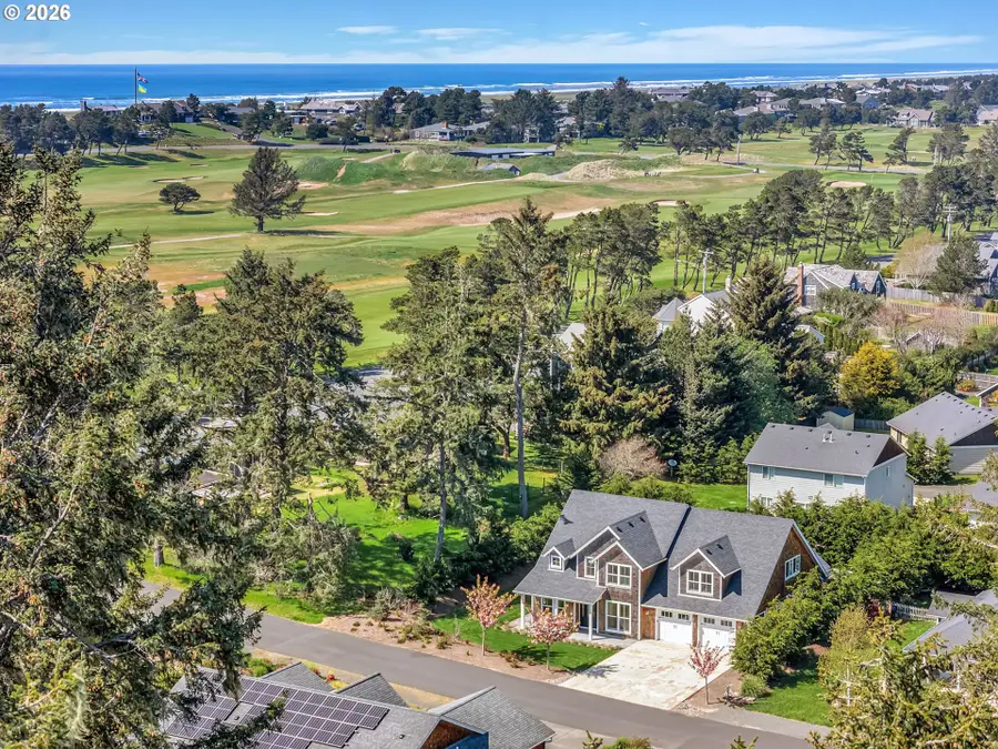 664 10th St, Gearhart, OR 97138 - #2