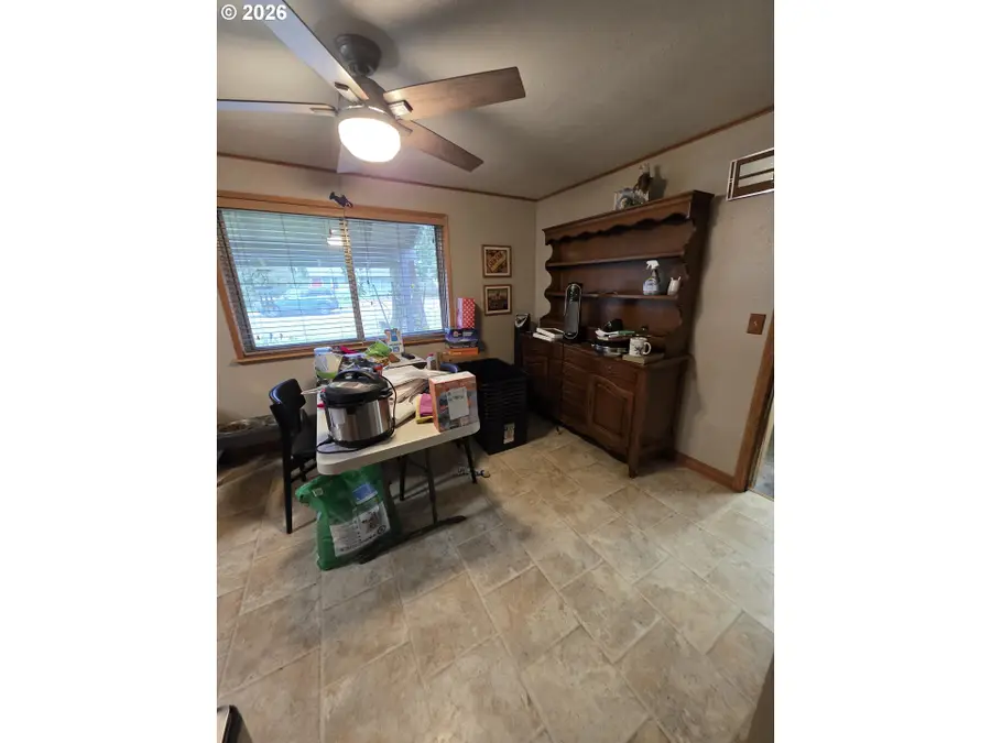 519 E 7th St, La Center, WA 98629 - #3