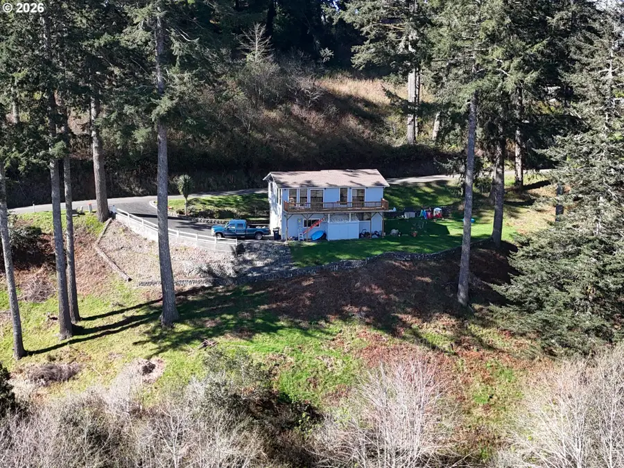 17031 Eastwood Ln, Brookings, OR 97415 - #3