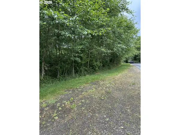 488 Ravenwood Rd, Kelso, WA 98626