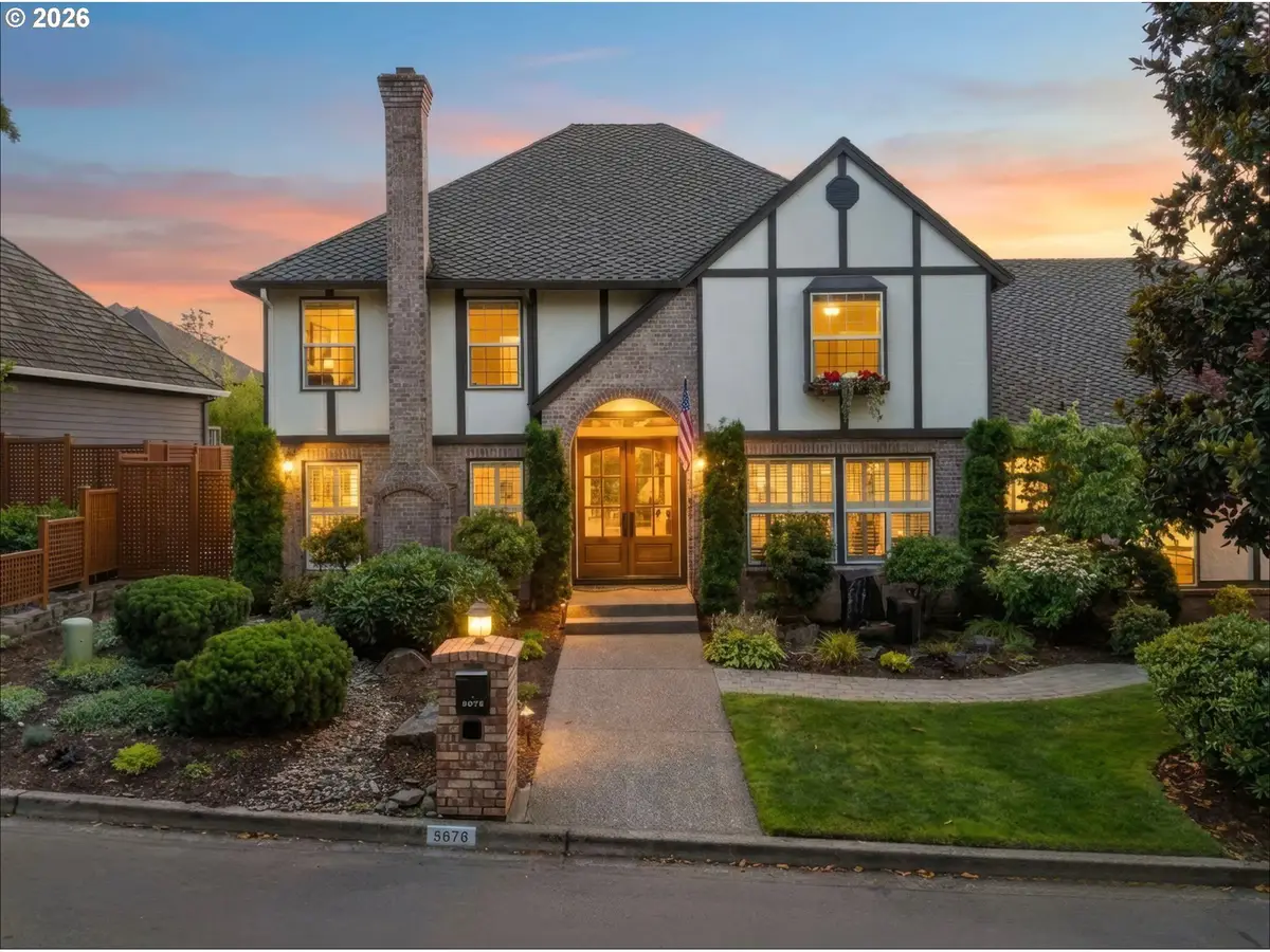 5676 Southwood Dr, Lake Oswego, OR 97035 - #1