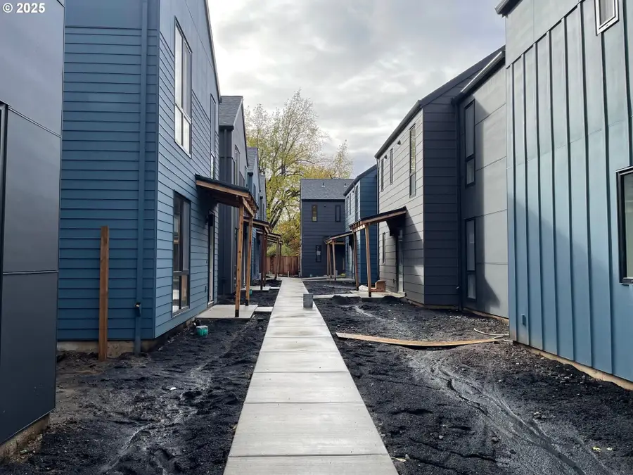 5496 SE Boise St #2, Portland, OR 97206 - Image #2