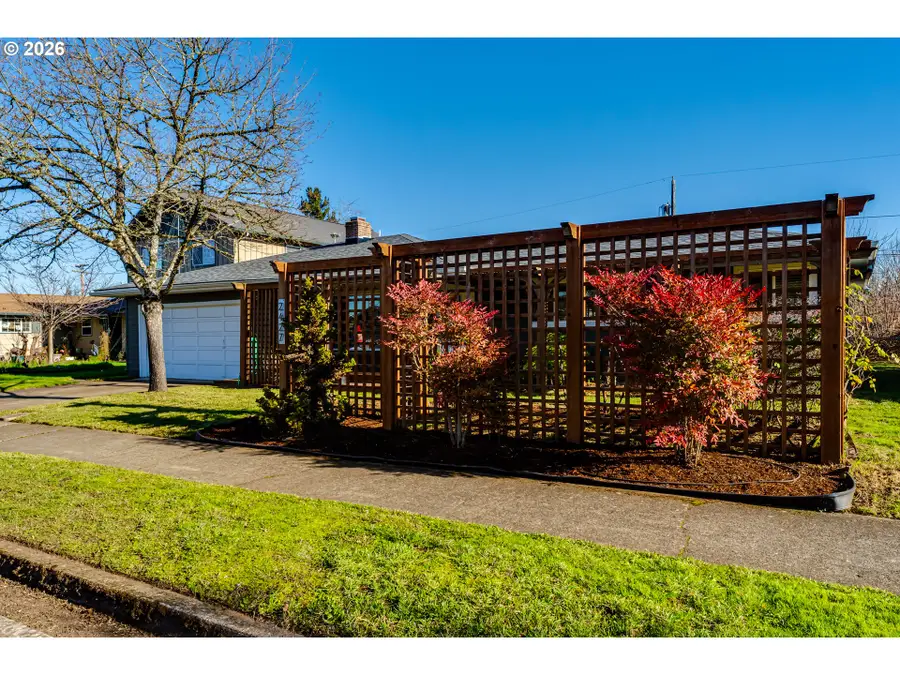 2427 Polk St, Eugene, OR 97405 - Image #2