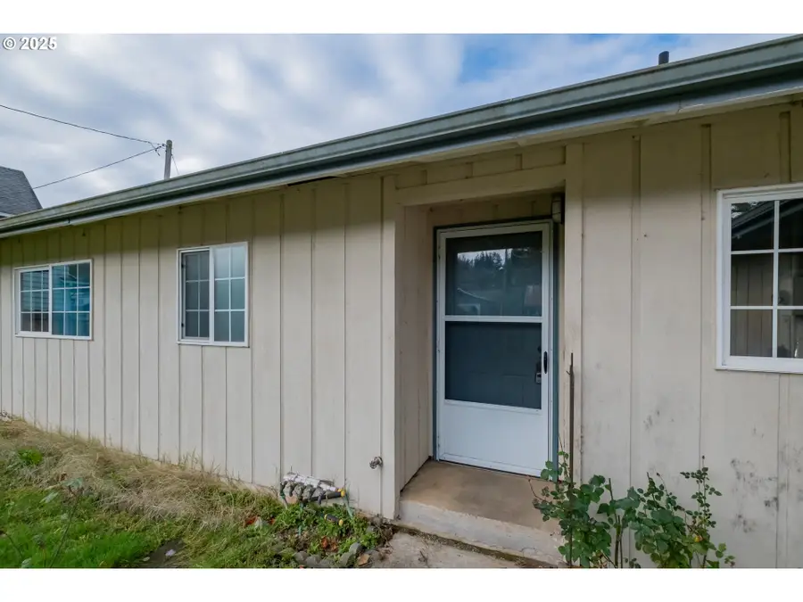 905 Ash St, Brownsville, OR 97327 - Image #3