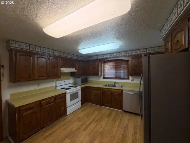 1105 Orchard Ln, Woodburn, OR 97071 - #2