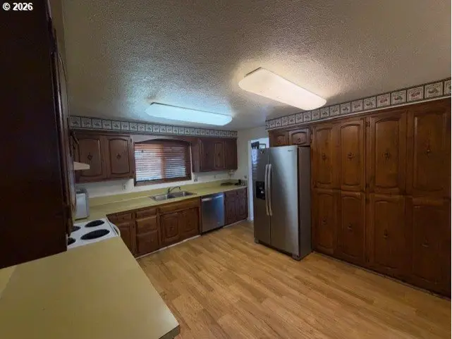 1105 Orchard Ln, Woodburn, OR 97071 - #3