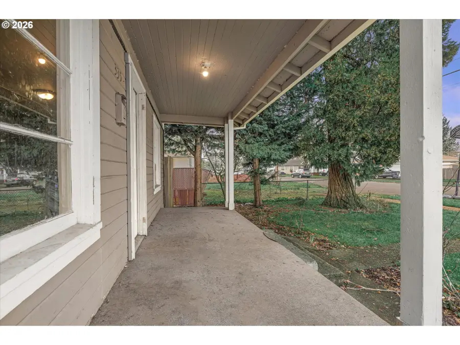 335 W Exeter St, Gladstone, OR 97027 - Image #2