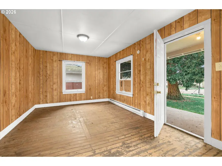 335 W Exeter St, Gladstone, OR 97027 - Image #3