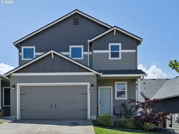 976 NE Trillium Dr, Estacada, OR 97023