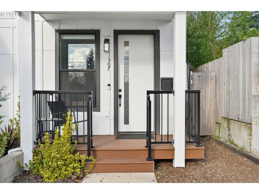 1307 SW Carson St, Portland, OR 97219 - #2