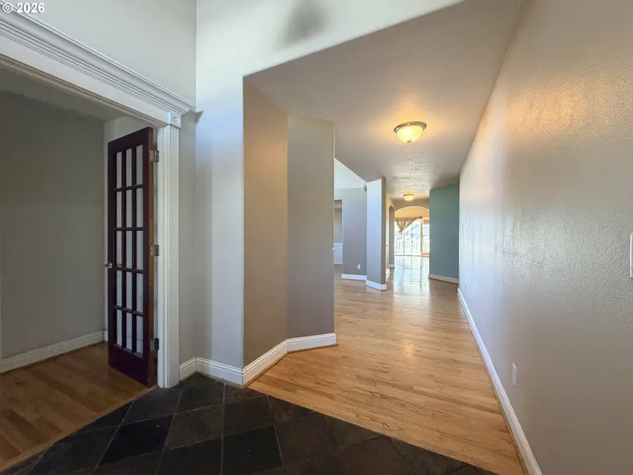 186 NE 11th Pl, Hermiston, OR 97838 - #3