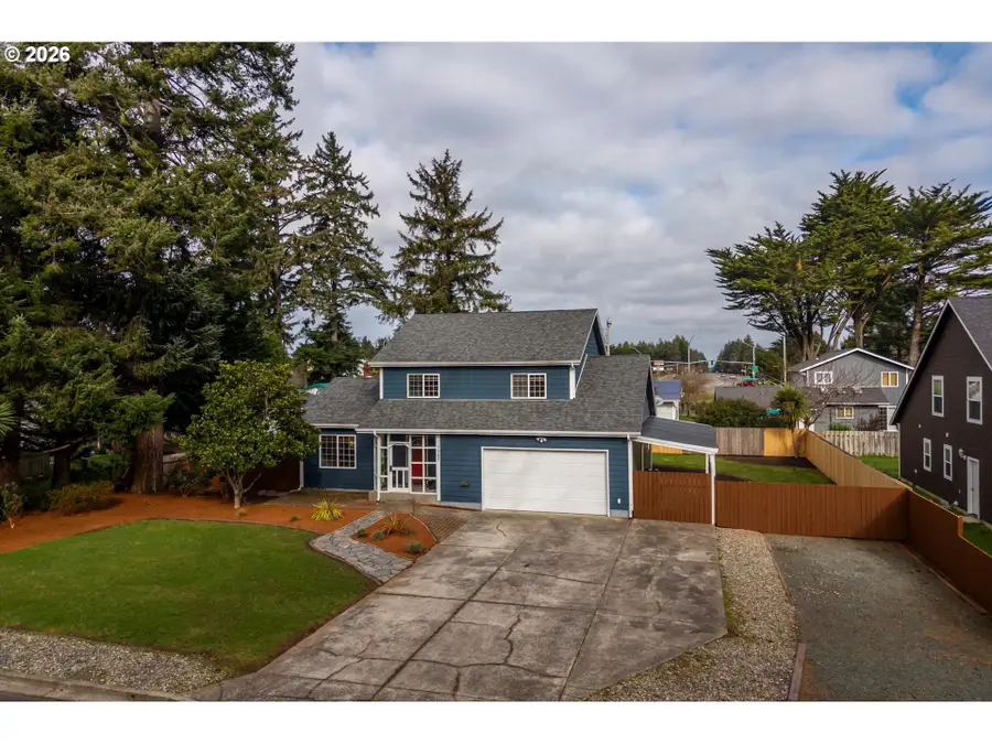 1057 4th St Se, Bandon, OR 97411 - #3