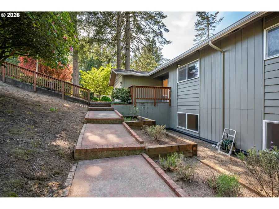 2441 W Lynnwood Dr, Longview, WA 98632 - #2