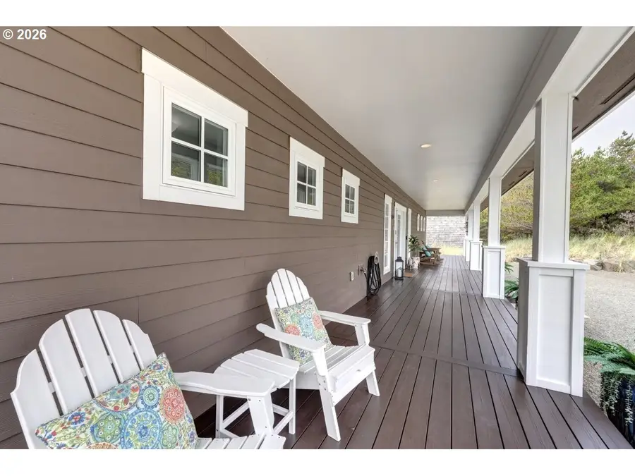 90022 Ocean Dr, Warrenton, OR 97146 - #3