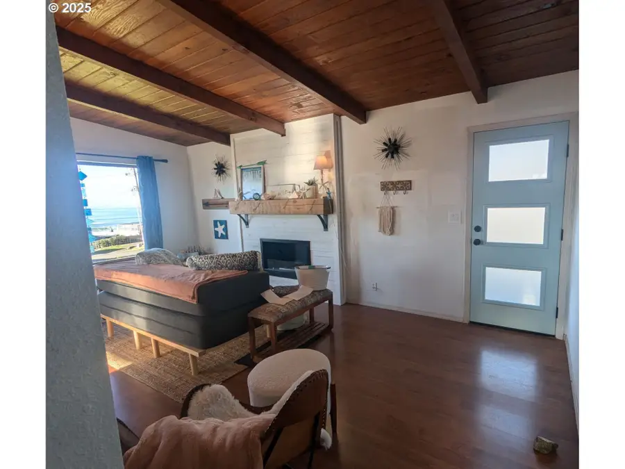 1906 NE 69th St, Lincoln City, OR 97367 - #2