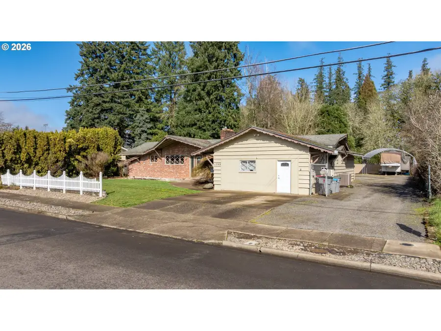 1749 NE Orchard Ave, McMinnville, OR 97128 - #2