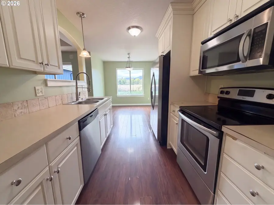 1615 SE Jonathan Ave, Dallas, OR 97338 - #2