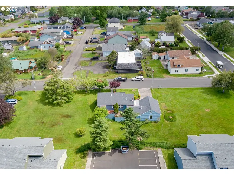 135 SW 2nd St, Warrenton, OR 97146 - #3