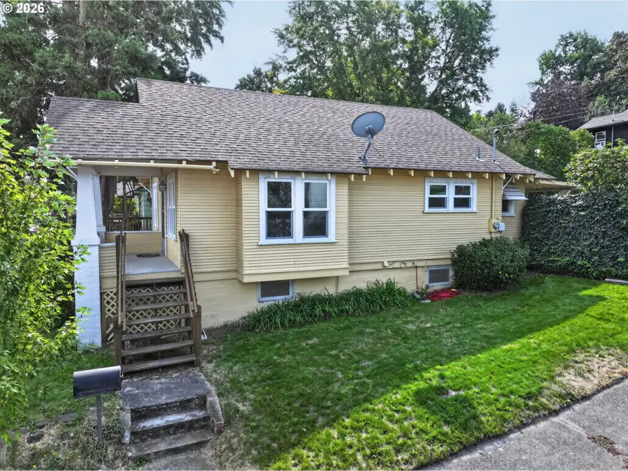 422 W 11th St, The Dalles, OR 97058 - #2