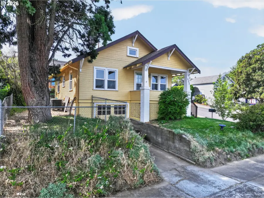 422 W 11th St, The Dalles, OR 97058 - #3