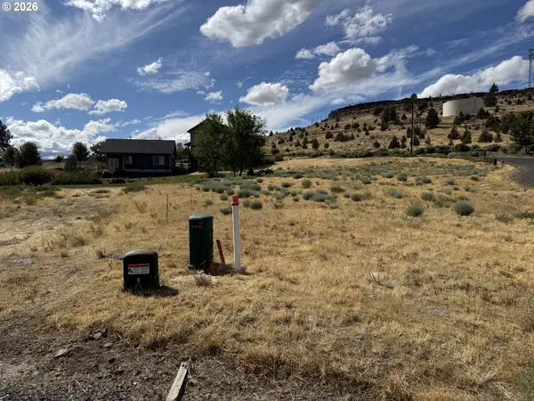 405 Little Lake Rd, Maupin, OR 97037