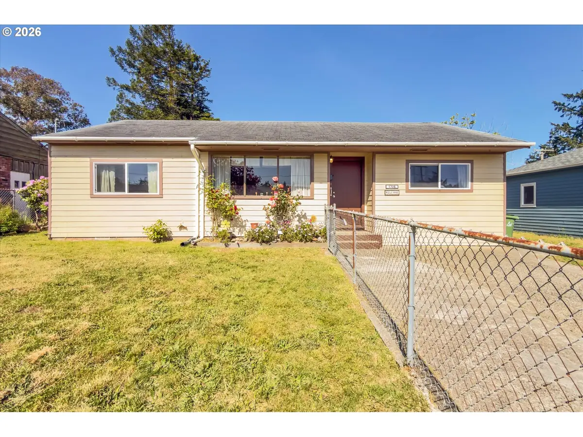 1726 Johnson St, North Bend, OR 97459 - #1