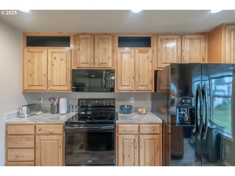 34505 Riverside Dr, Albany, OR 97321 - Image #3