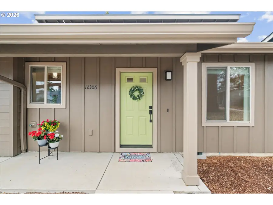 12306 Meadowlawn Dr, Oregon City, OR 97045 - #3