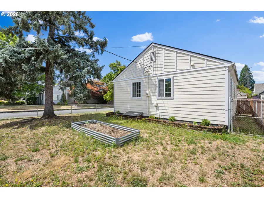 8335 NE Klickitat St, Portland, OR 97220 - #2