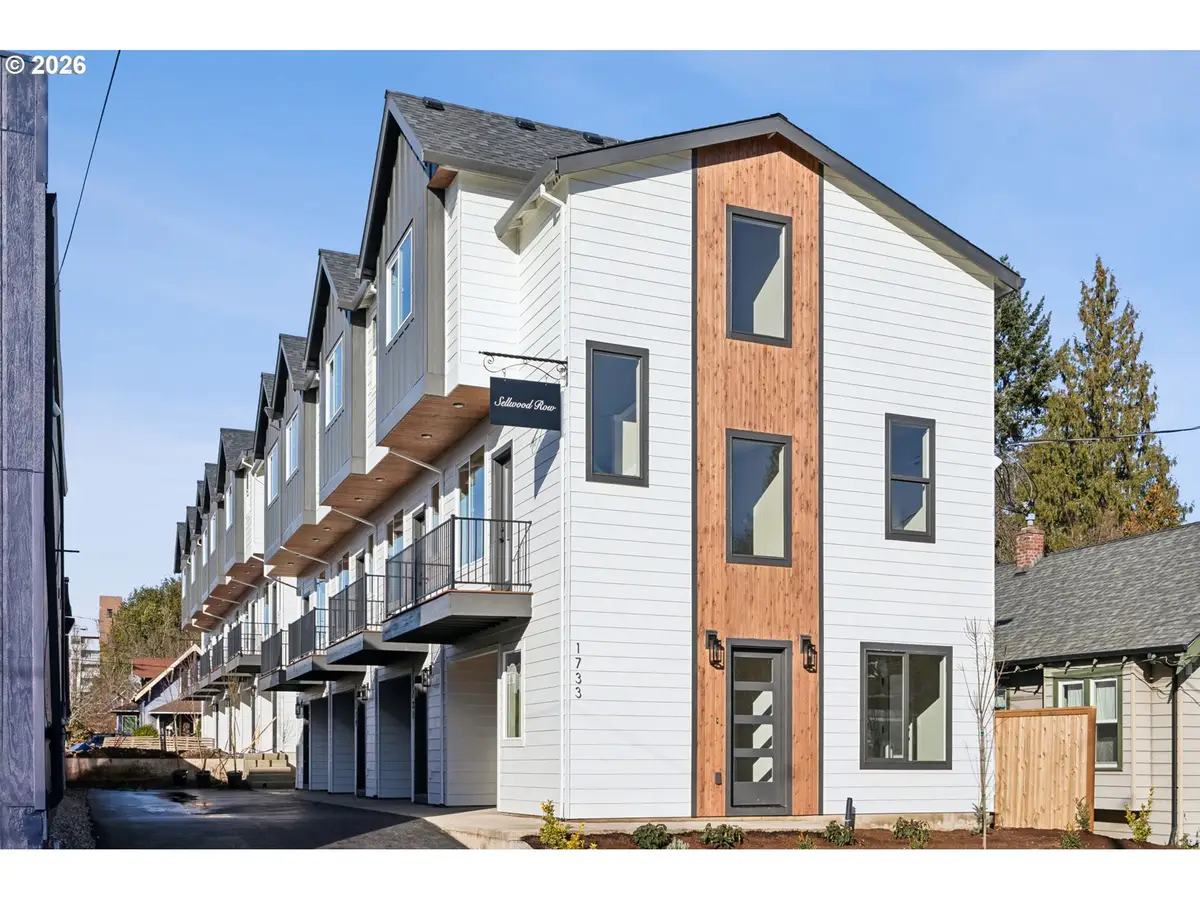 1728 SE Sherrett St, Portland, OR 97202 - #1