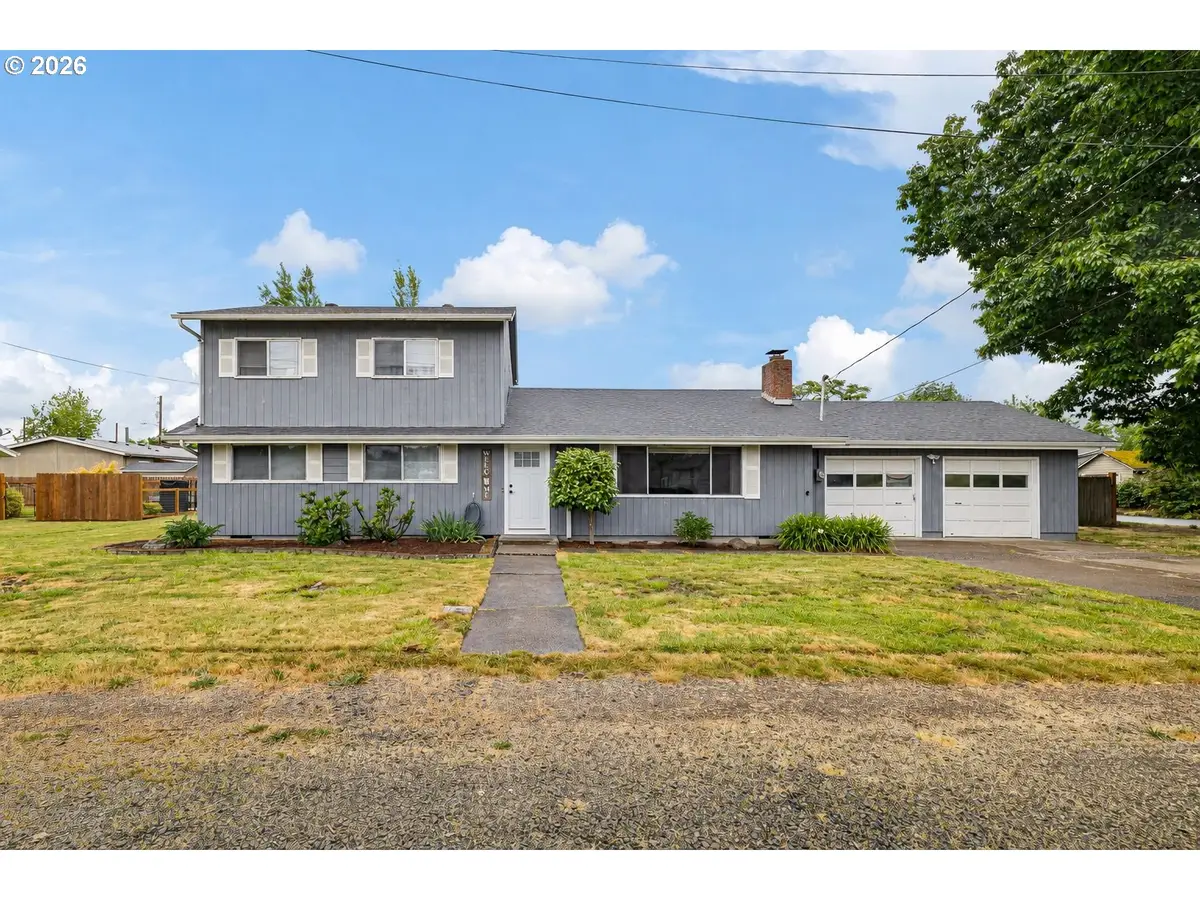 430 N 6th St, Harrisburg, OR 97446 - #1