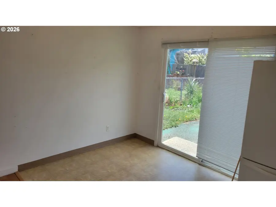 945 N 4th St, Aumsville, OR 97325 - #3