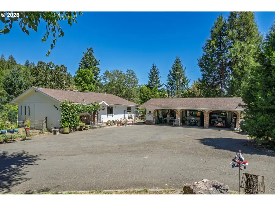 604 Woodruff Rd, Roseburg, OR 97471 - #2
