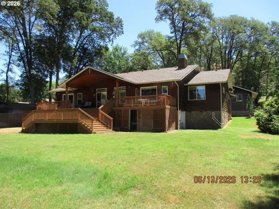 2635 Whistlers Park Rd, Roseburg, OR 97470 - #3