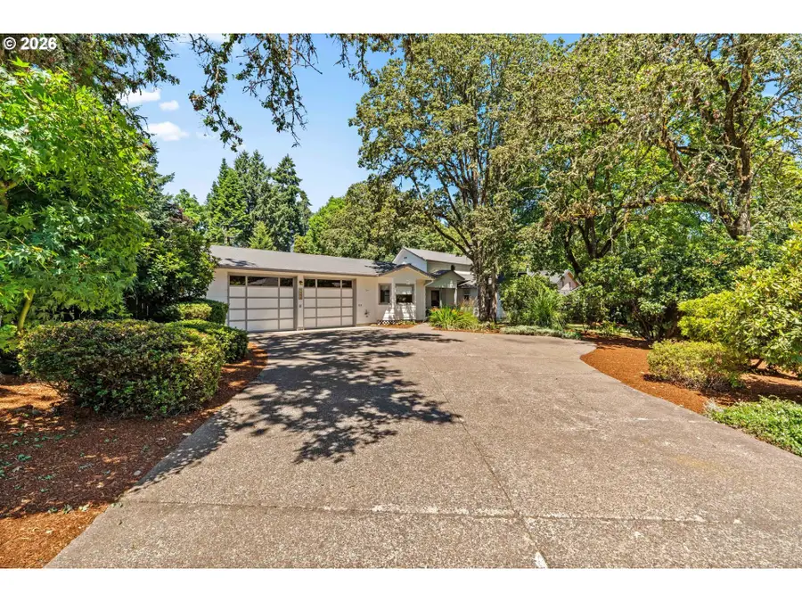 1572 Happy Ln, Eugene, OR 97401 - #2