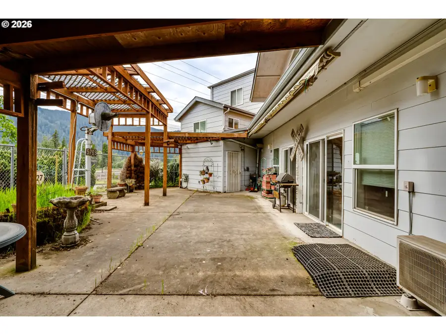 48251/48247 E Commercial St, Oakridge, OR 97463 - #2