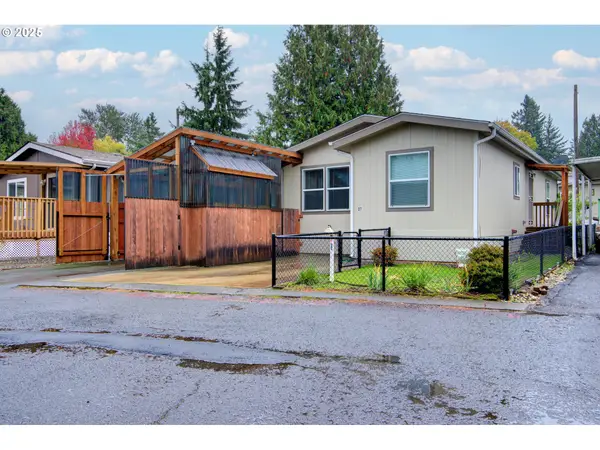 2980 NE Division St #27, Gresham, OR 97030