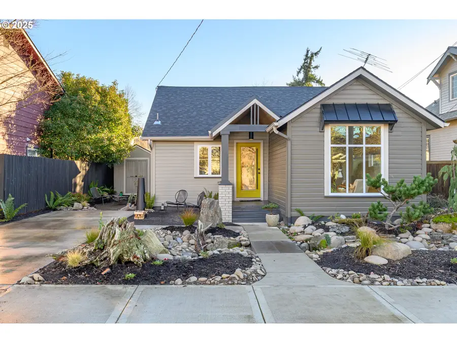 326 NE 8th St, McMinnville, OR 97128 - #2