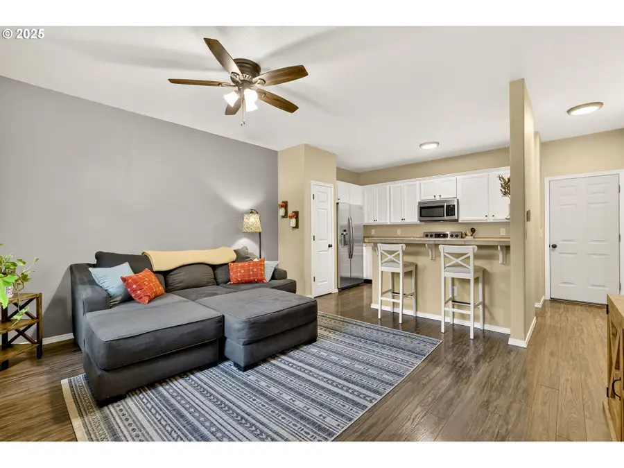 38557 Cascadia Village Dr, Sandy, OR 97055 - Image #2