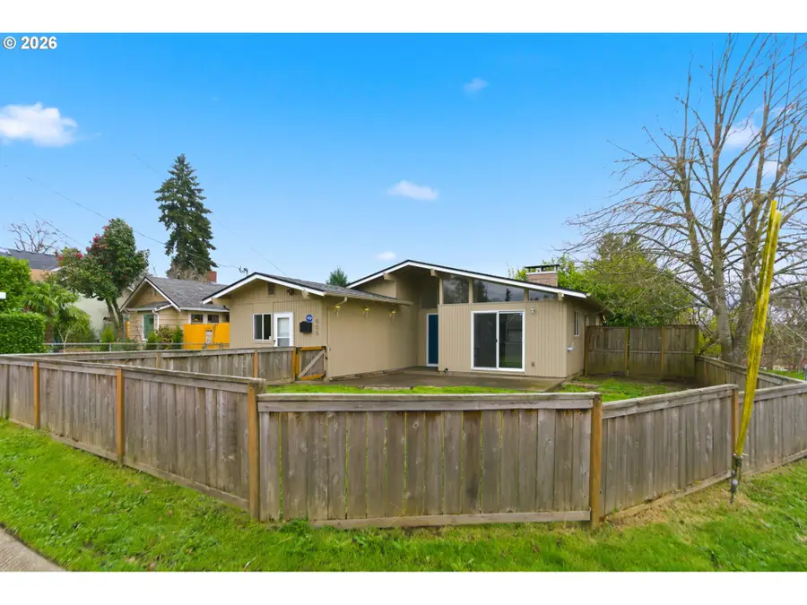 505 E Gloucester St, Gladstone, OR 97027 - #3