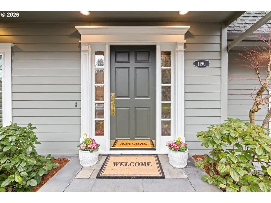 1190 Bayberry Rd, Lake Oswego, OR 97034 - #2