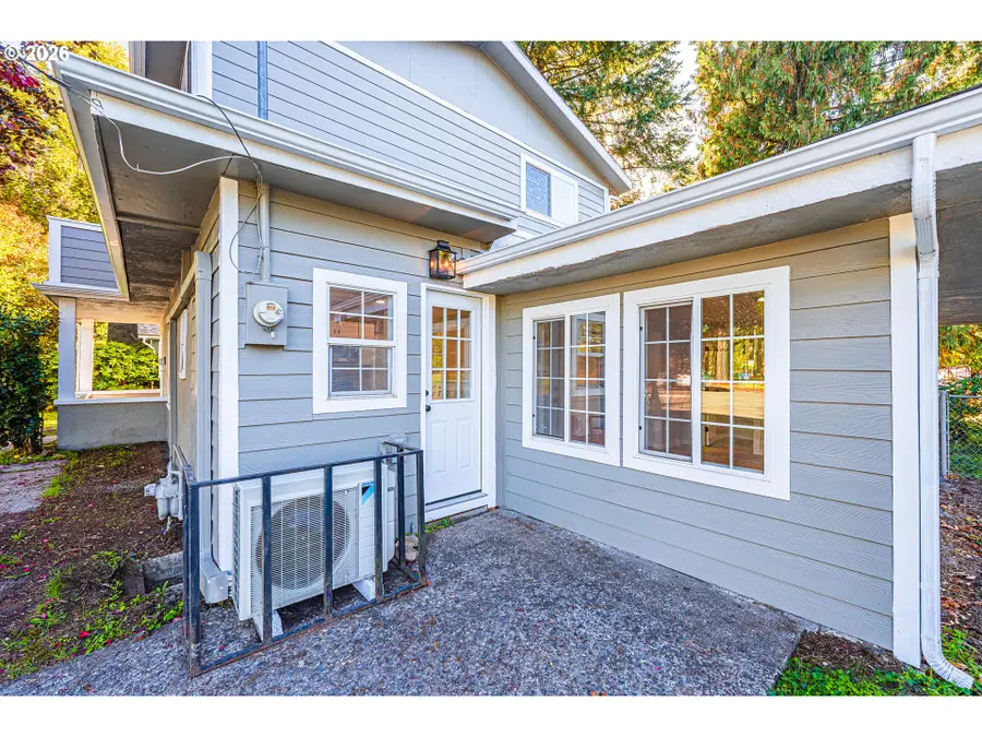 816 14th Ave, Sweet Home, OR 97386 - #3