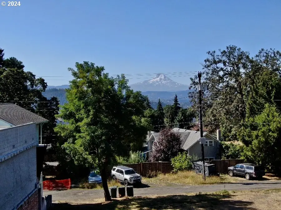 121 E Jewett Blvd, White Salmon, WA 98672 - #2