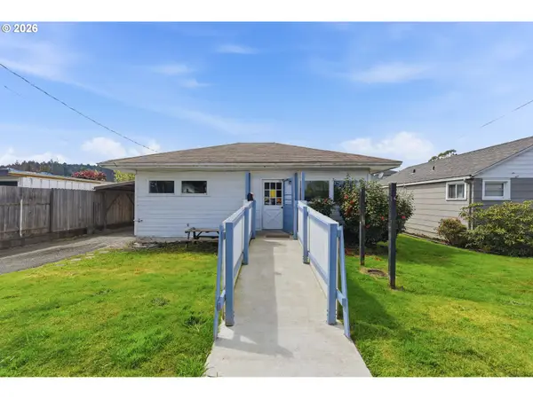 237 S 7th St, CoosBay, OR 97420
