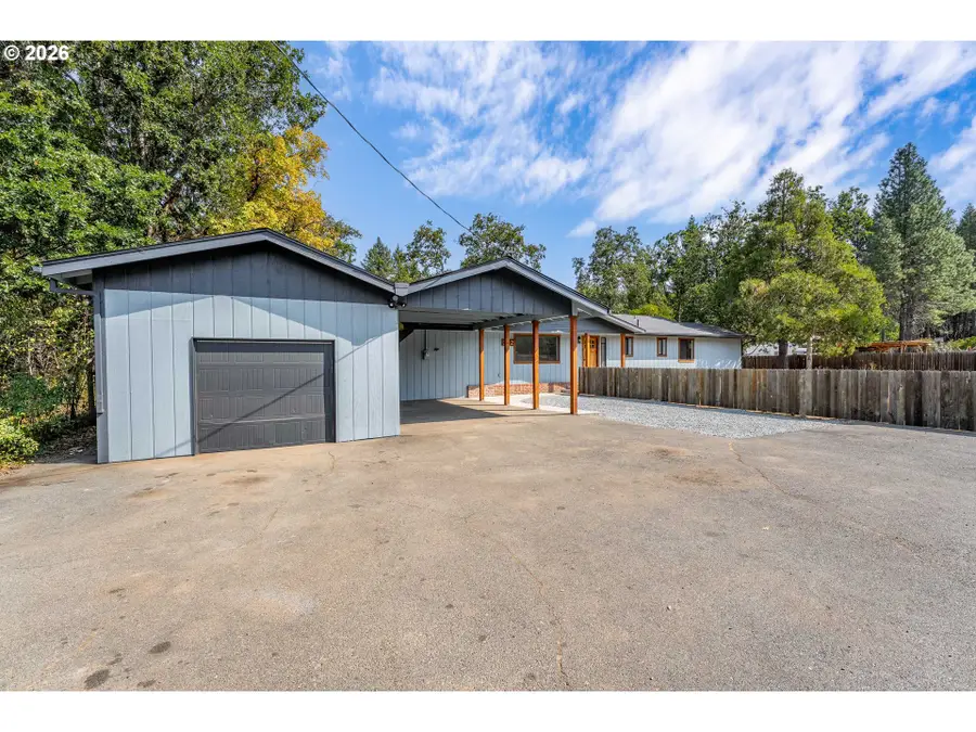 222 Shadywood Dr, Cave Junction, OR 97523 - #2